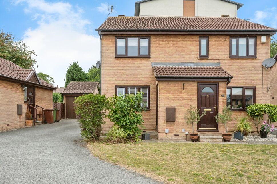 House Longwoods Walk in Wakefield