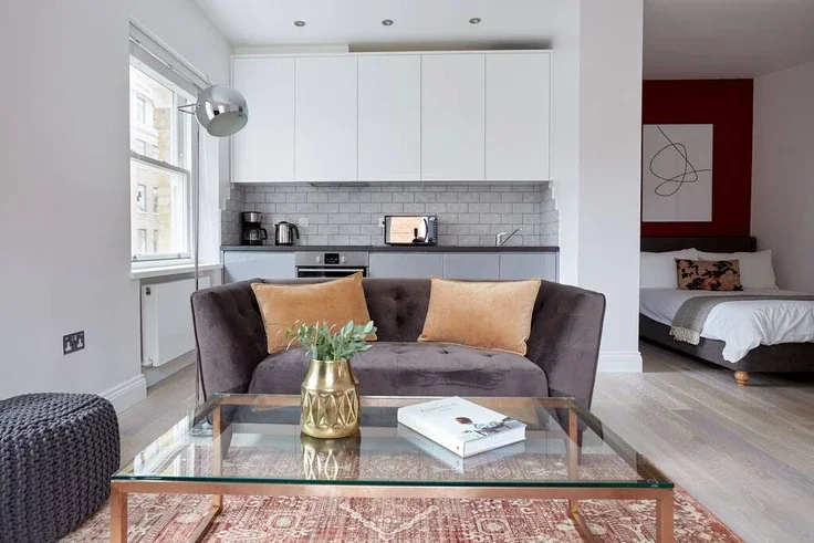 Flat Bloomsbury Way in Greater London