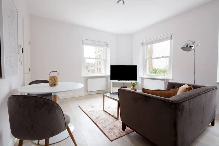 Flat Bloomsbury Way in Greater London