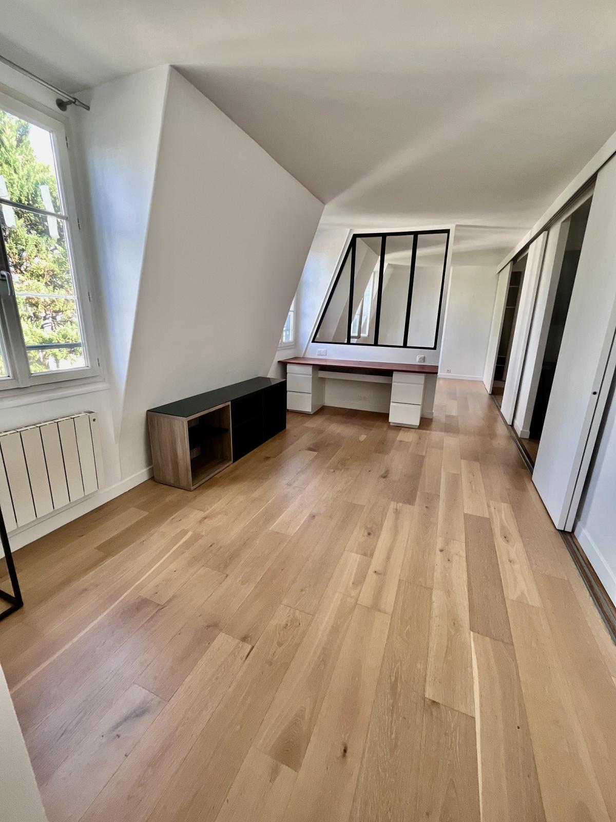 Flat Rue de la Folie-Méricourt in Paris