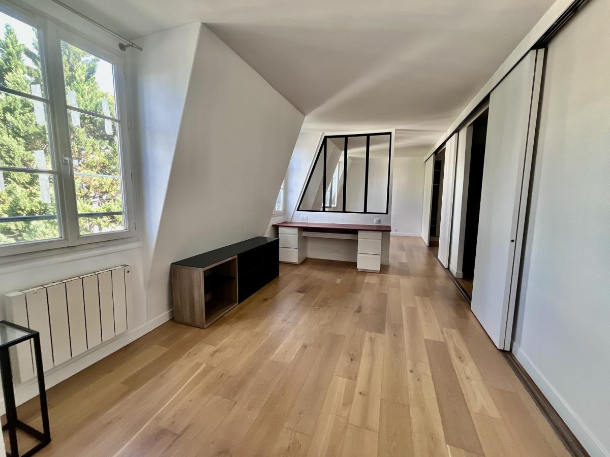 Flat Rue de la Folie-Méricourt in Paris