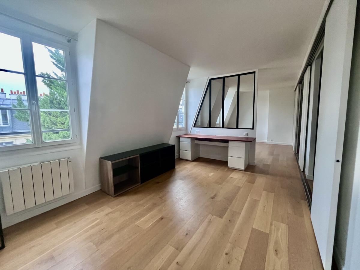 Flat Rue de la Folie-Méricourt in Paris