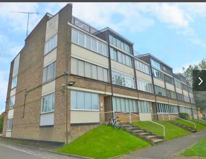 Flat Dunstable Road in Luton