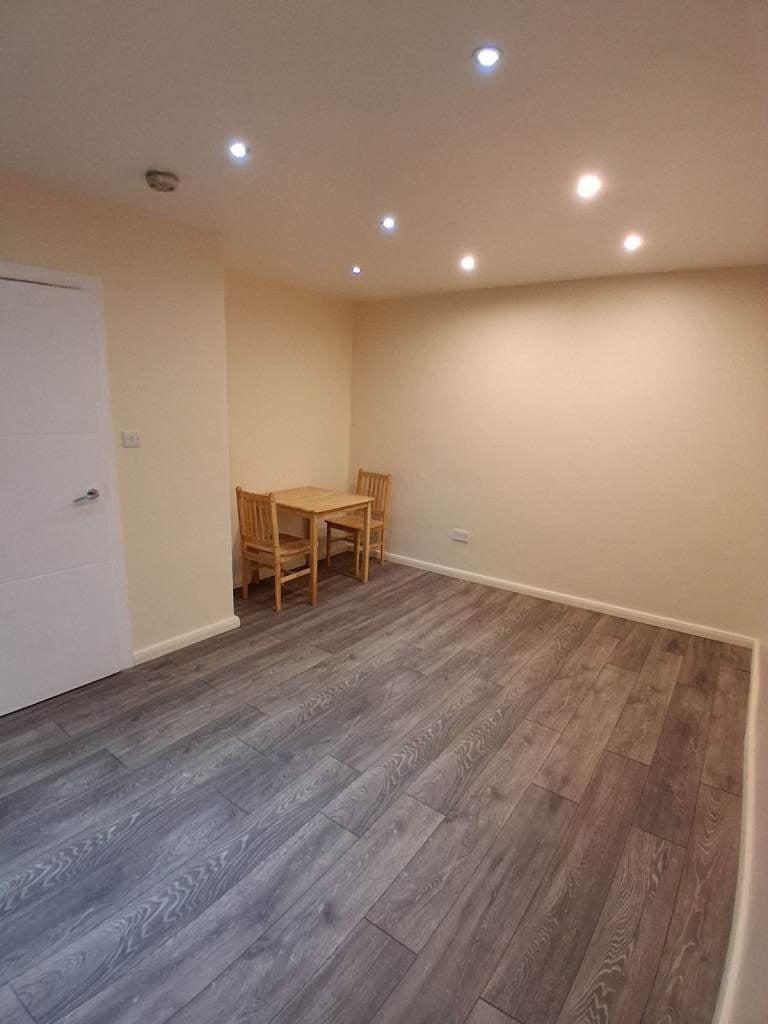 Flat Durlston Road in Greater London