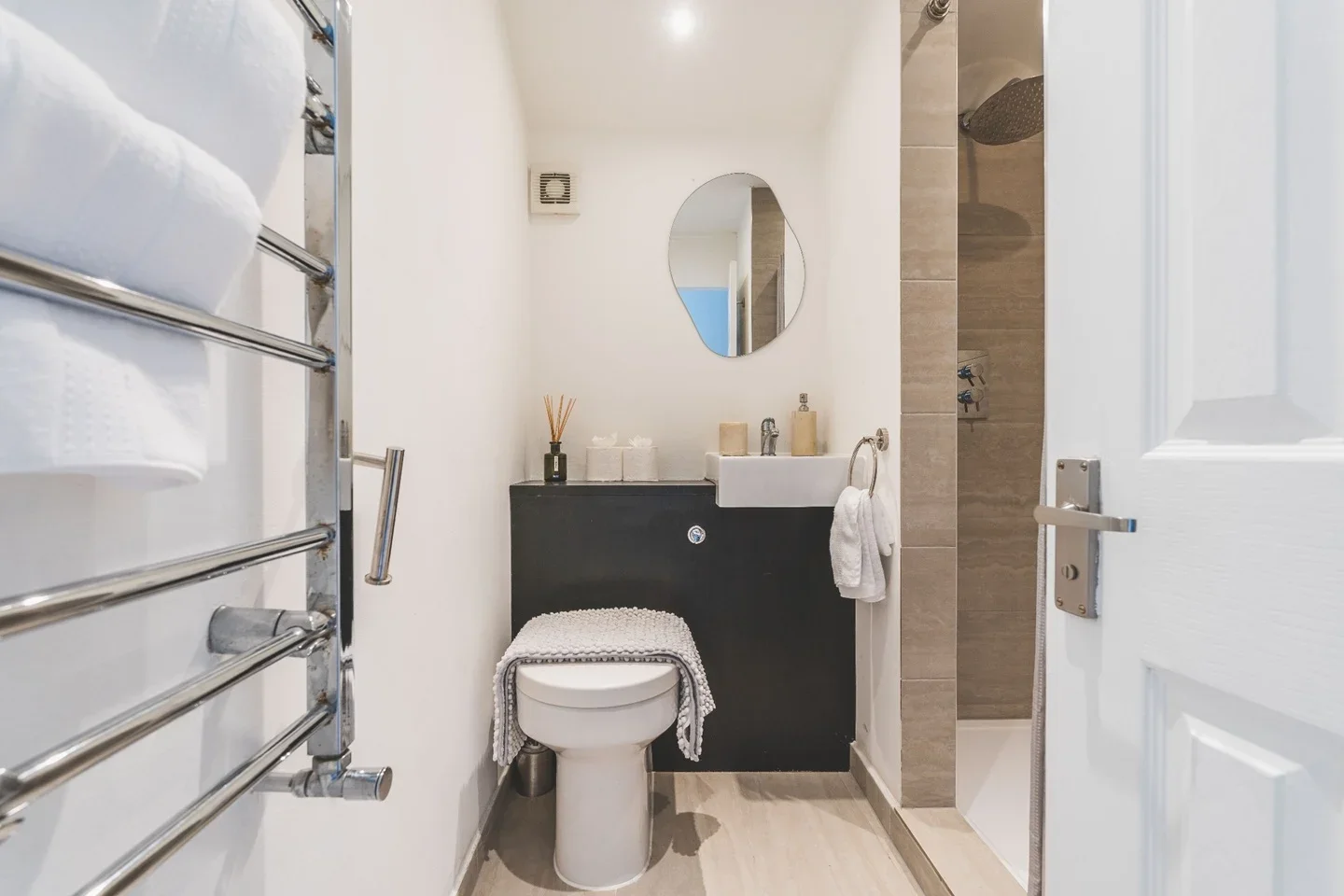 Flat Nutfield Road in Greater London