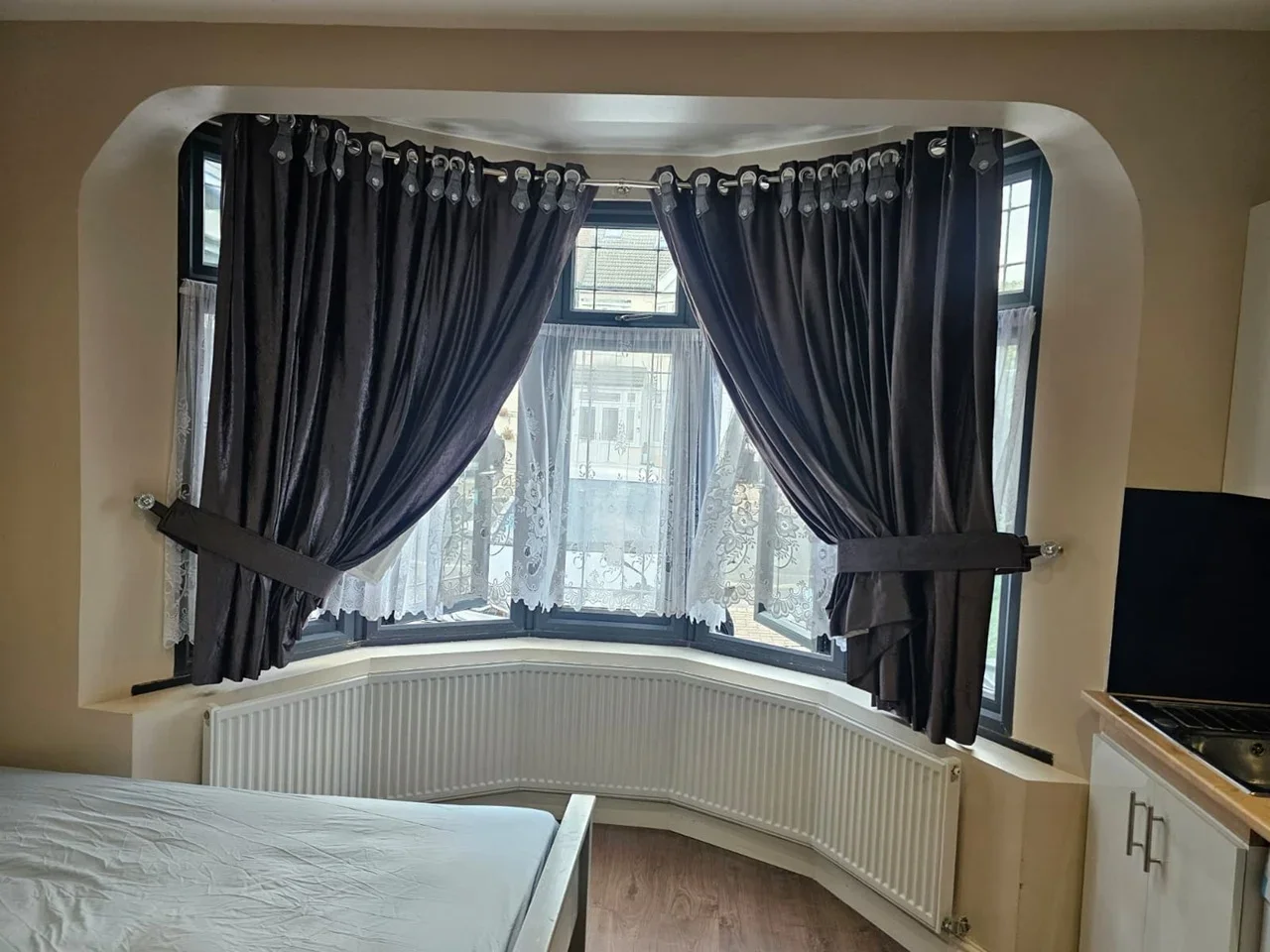 Flat Dawlish Drive in Greater London