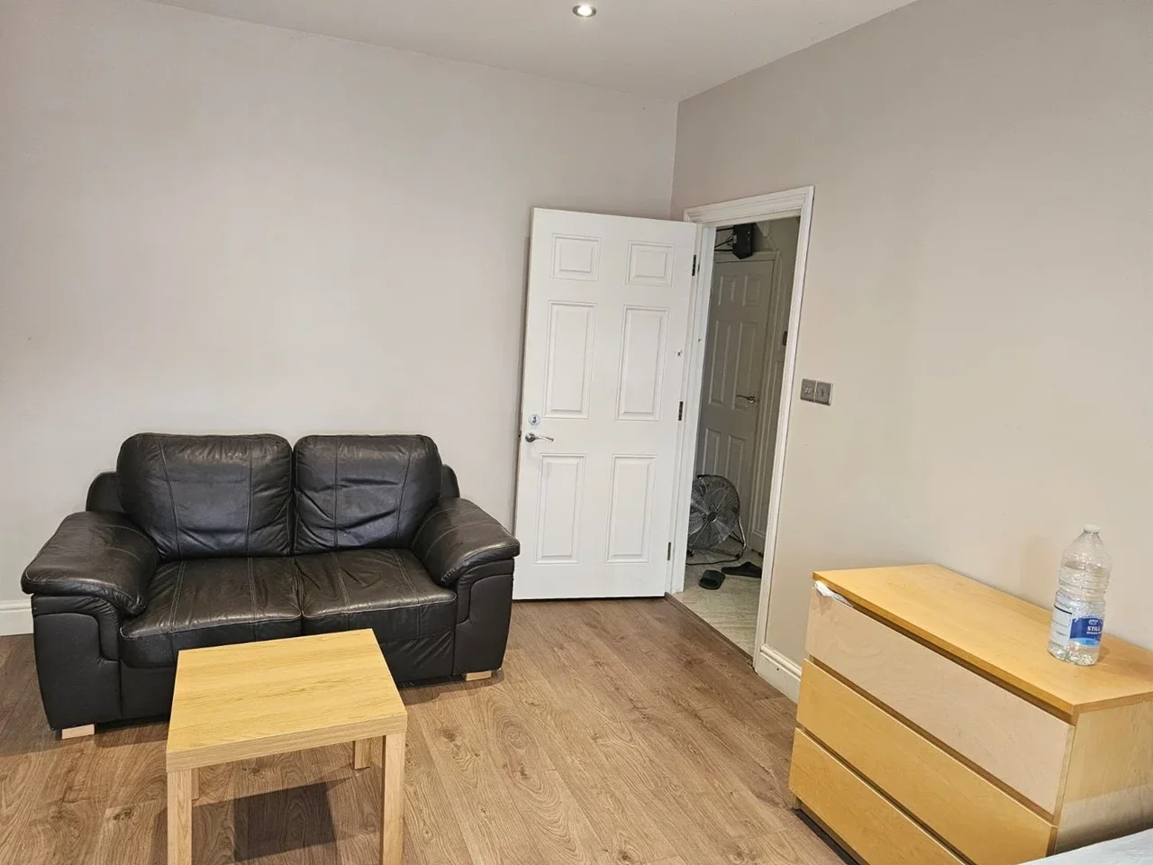 Flat Dawlish Drive in Greater London
