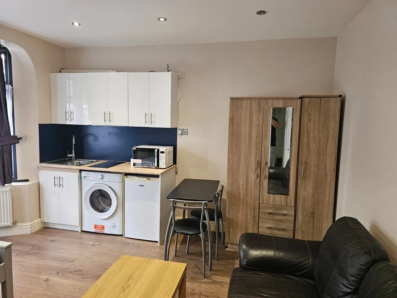 Flat Dawlish Drive in Greater London