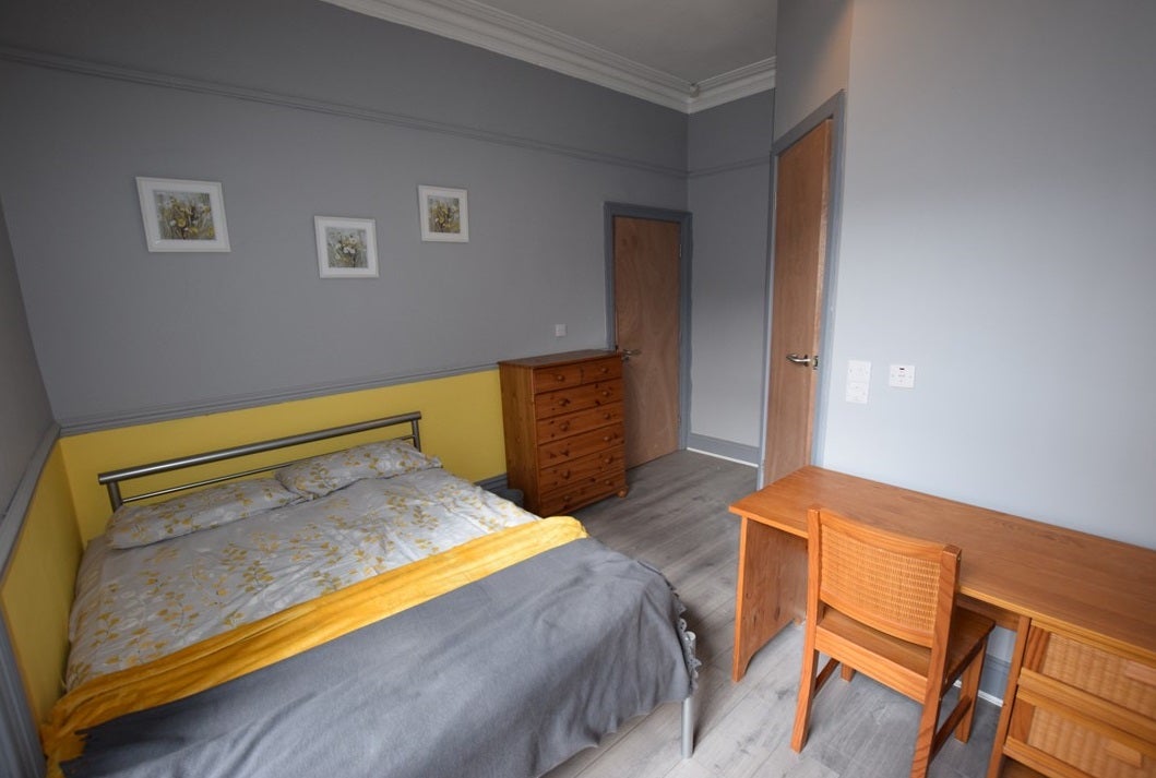 Room Ford Hall Drive in Sunderland