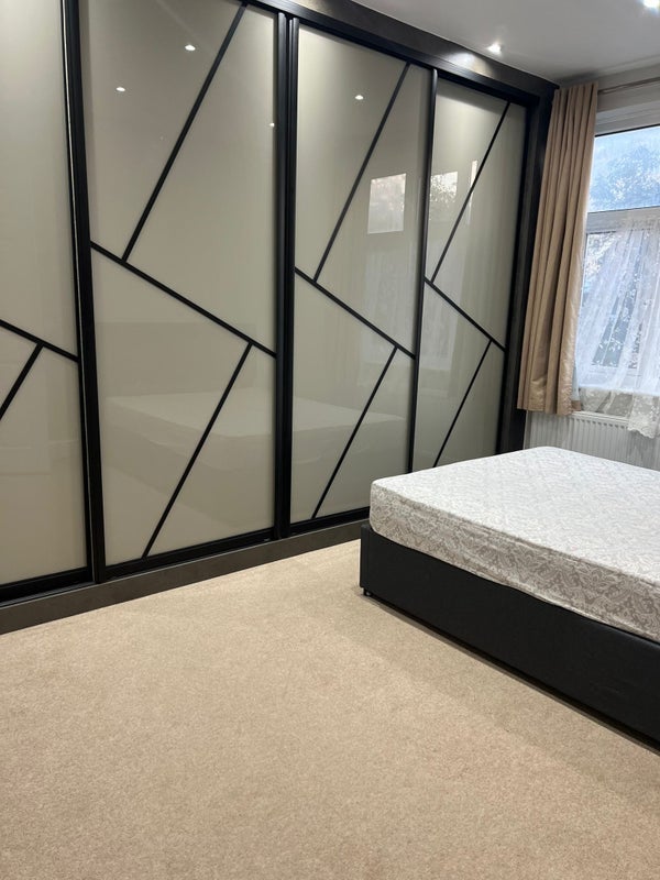 Flat Ludlow Close in Greater London