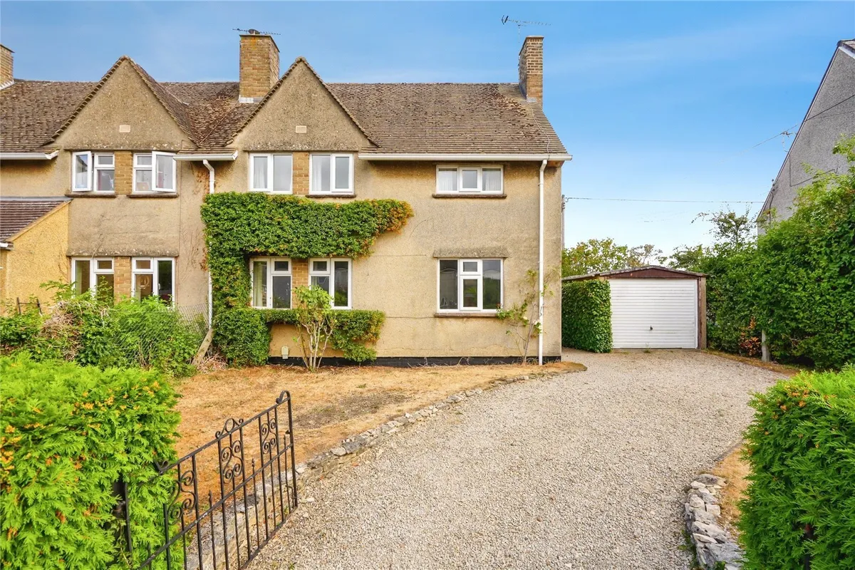 House Frethern Close in West Oxfordshire