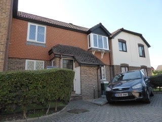 Flat Hawkesworth Drive in Surrey Heath