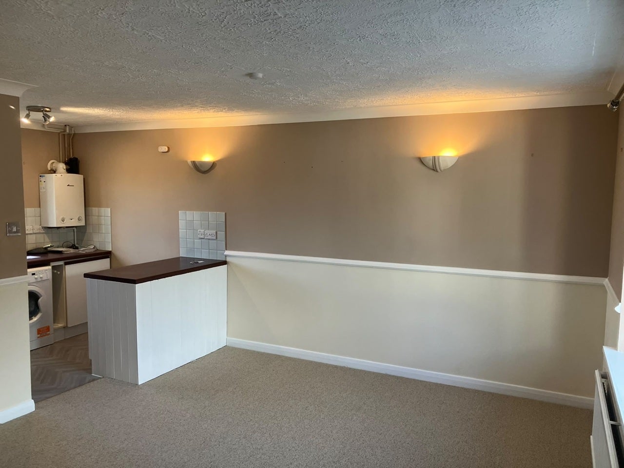 Flat Hawkesworth Drive in Surrey Heath
