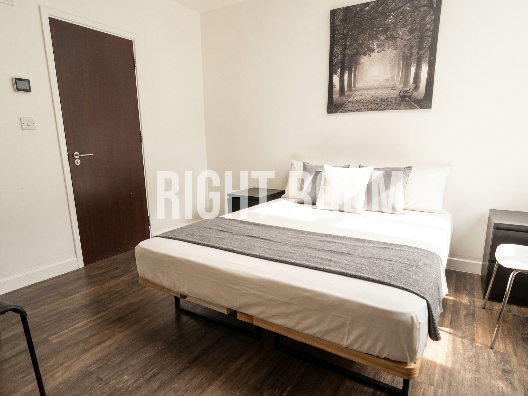Room Uxbridge Road in London