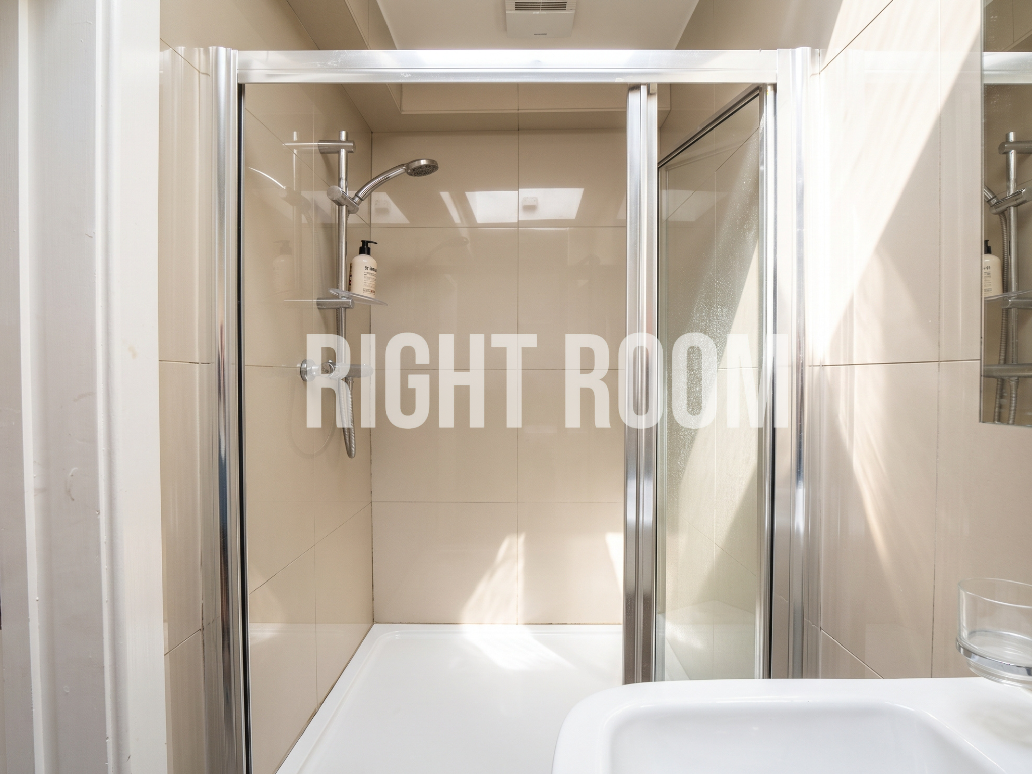 Room Uxbridge Road in London