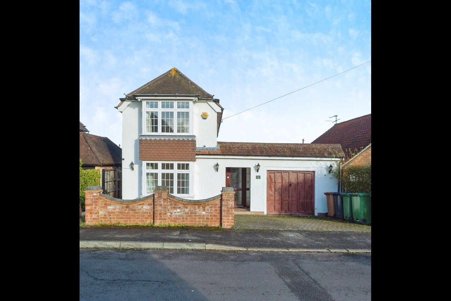 House Bryanstone Avenue in Guildford