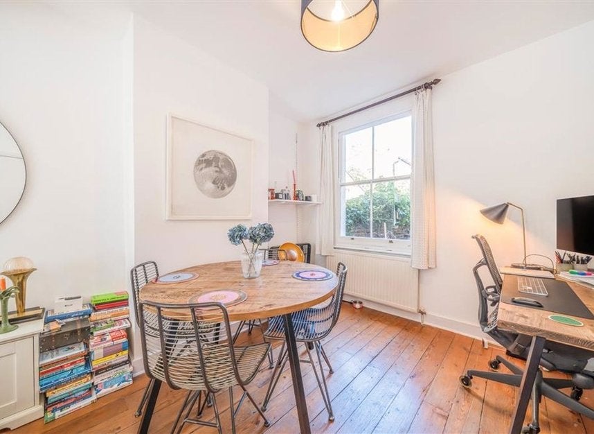 House Wellington Row in Greater London