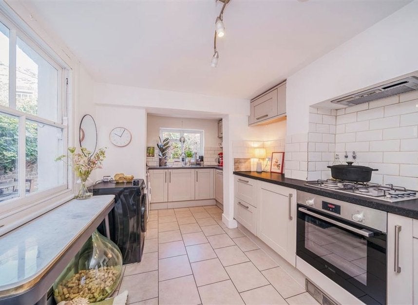 House Wellington Row in Greater London