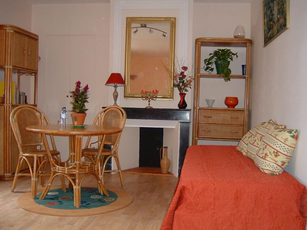 Flat Rue du Moulinet in Paris
