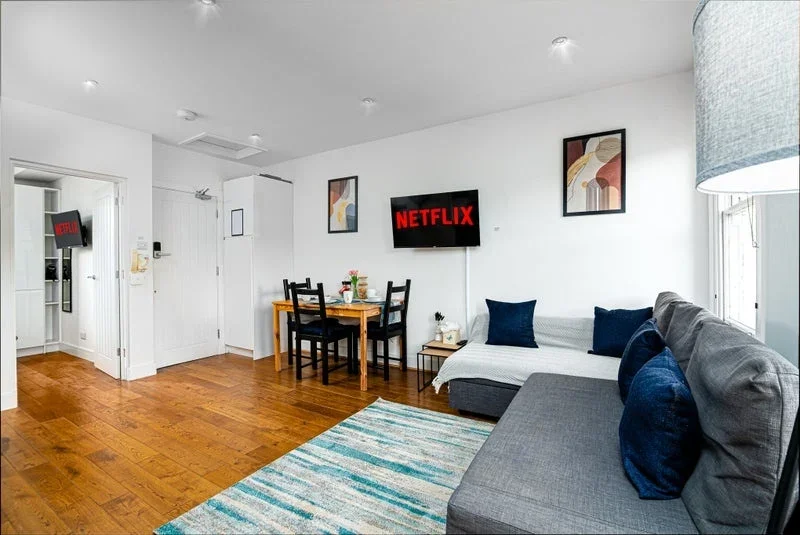 Flat Lowfield Road in Greater London