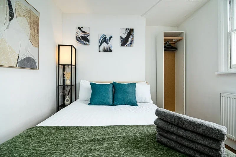 Flat Lowfield Road in Greater London