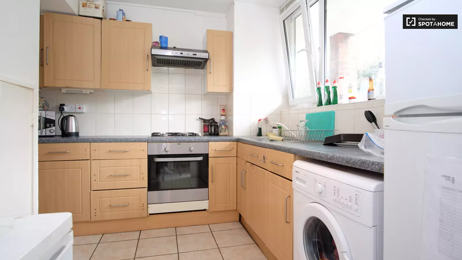 Flat Fontley Way in Greater London