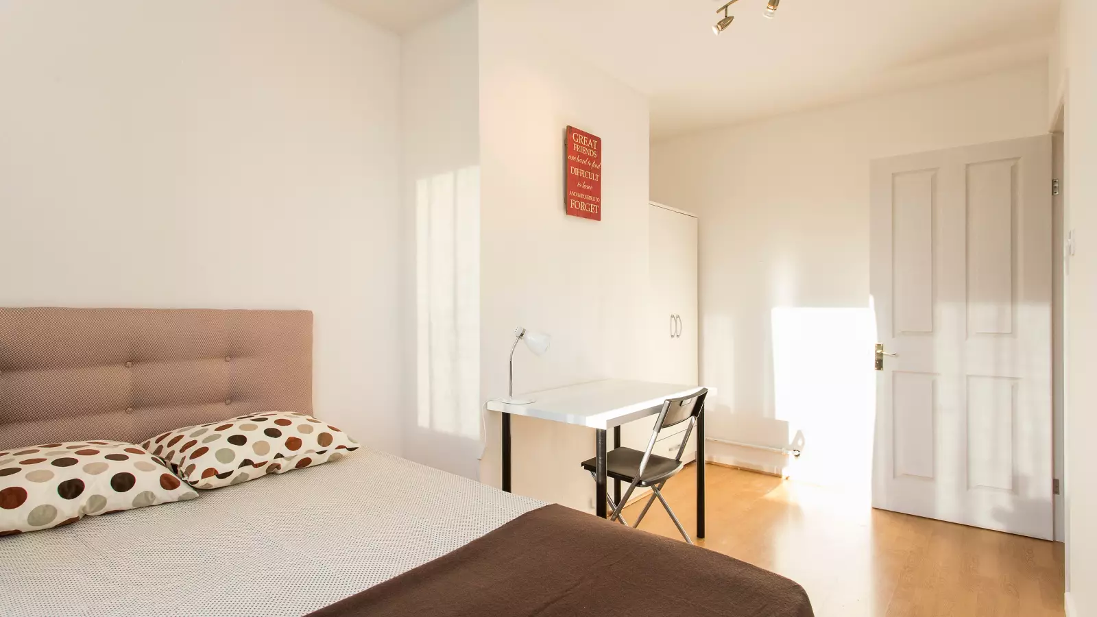 Flat Fontley Way in Greater London