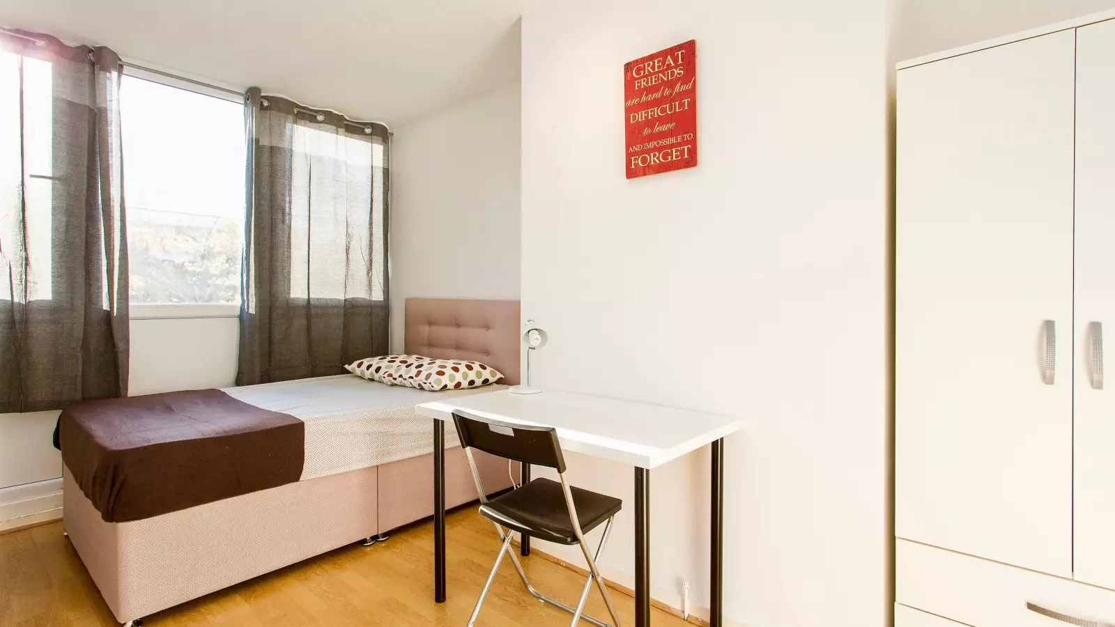Flat Fontley Way in Greater London