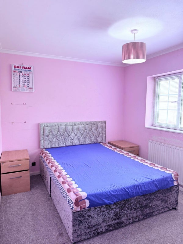 Room Hare Lane in Crawley