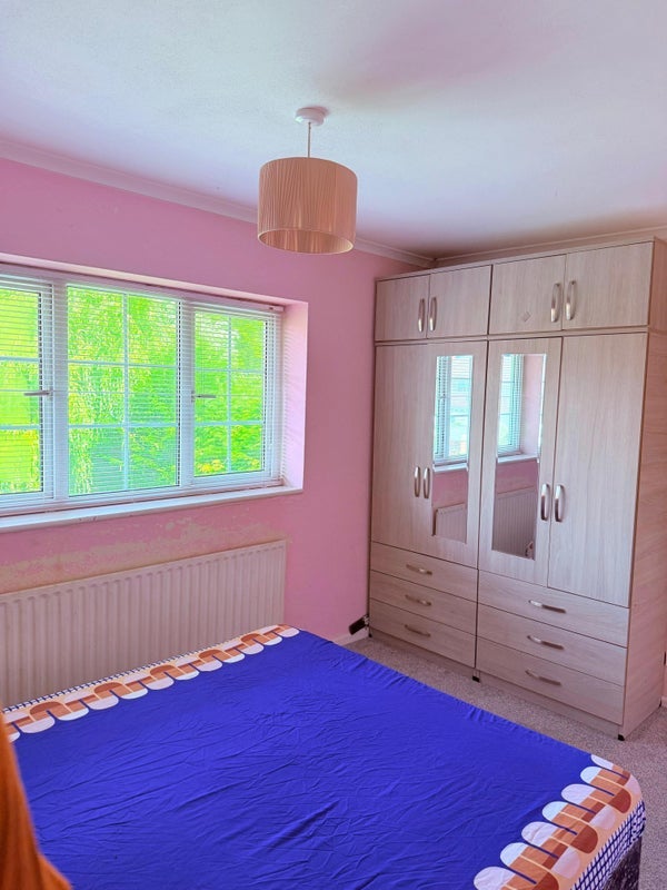 Room Hare Lane in Crawley