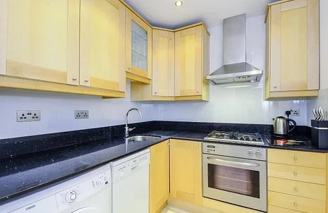 Flat Brunswick Gardens in Greater London