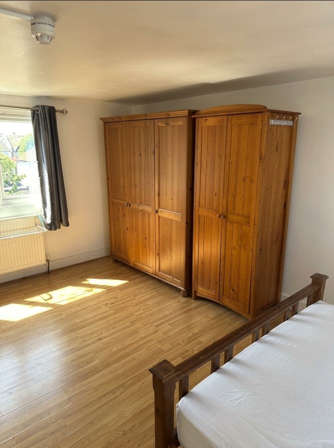 Room Northumberland Road in Greater London