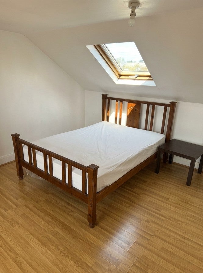 Room Northumberland Road in Greater London