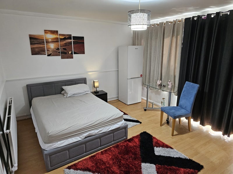 Room Tenda Road in Greater London