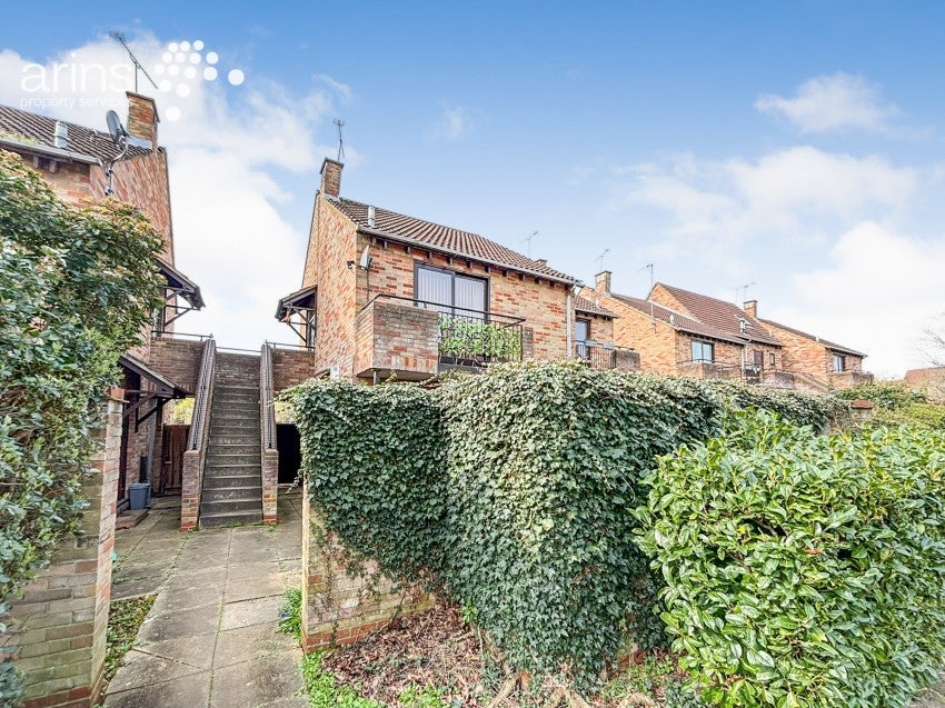 Flat Chalfont Way in Reading