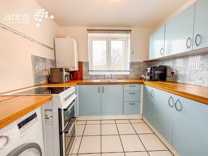 Flat Chalfont Way in Reading