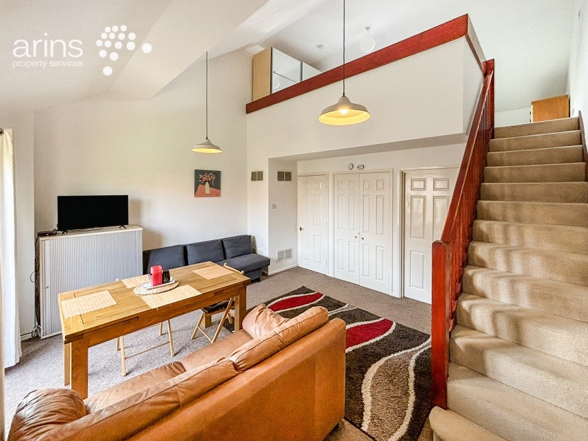 Flat Chalfont Way in Reading