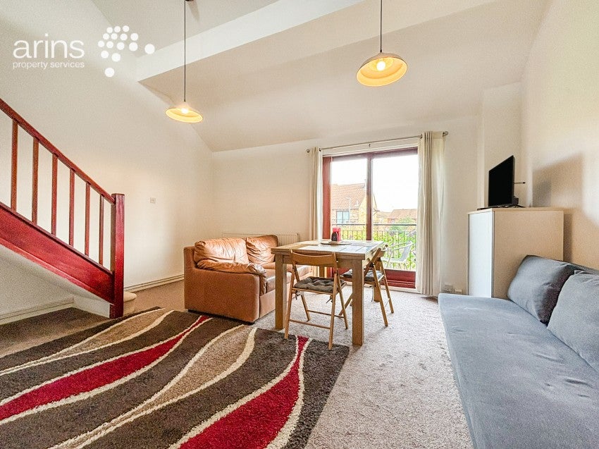 Flat Chalfont Way in Reading