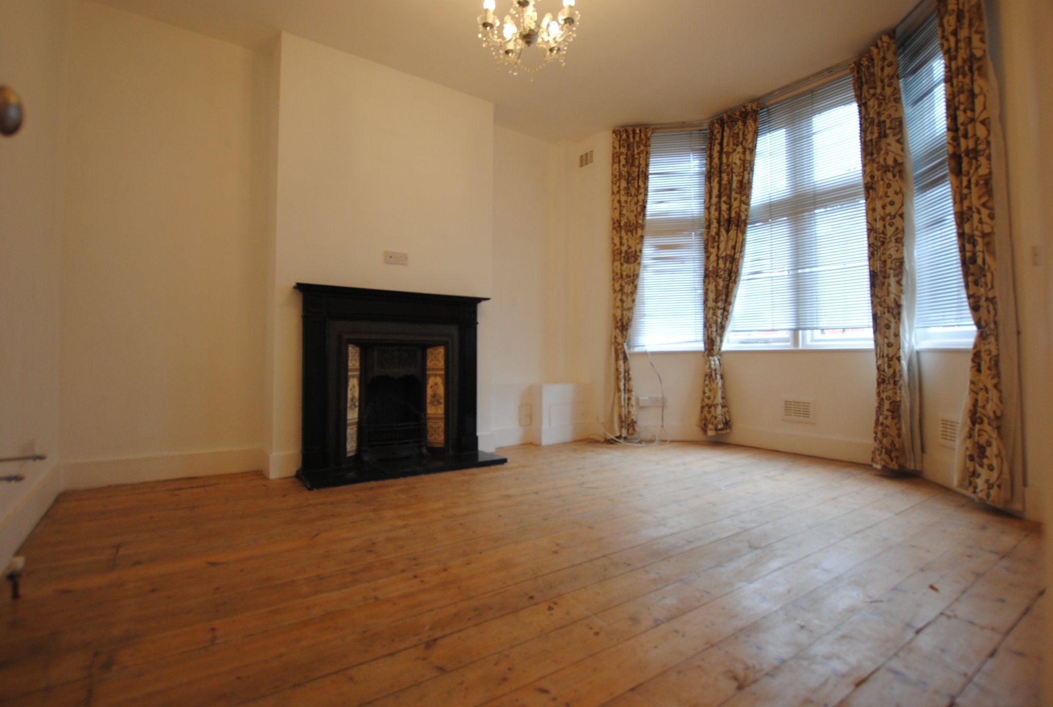 Flat Cornwall Road in Greater London