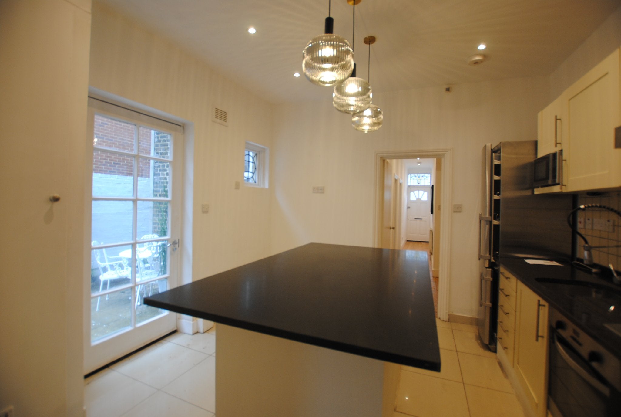 Flat Cornwall Road in Greater London