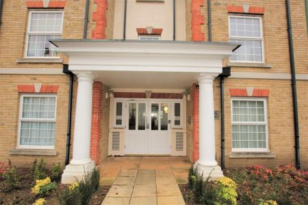 Flat Elstree Road in Hertsmere