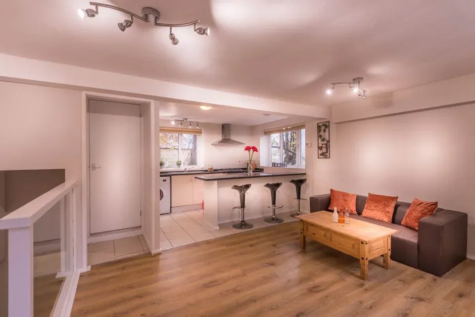 House Tapton Mount Close in Sheffield