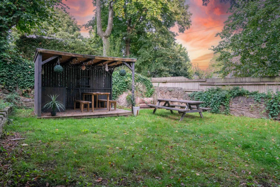 House Tapton Mount Close in Sheffield