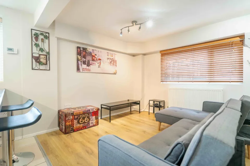 House Tapton Mount Close in Sheffield