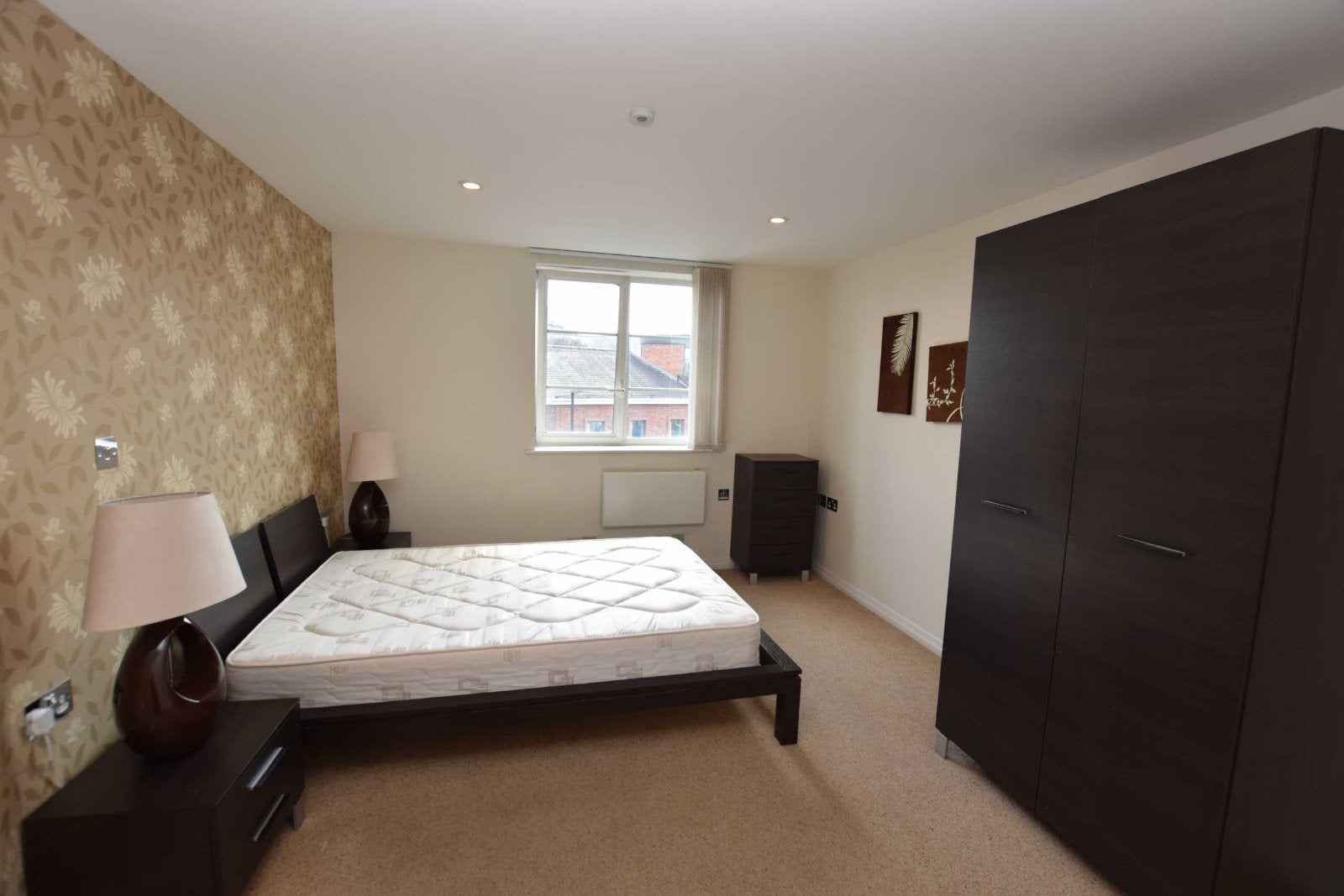 Flat Lloyd Street in Altrincham