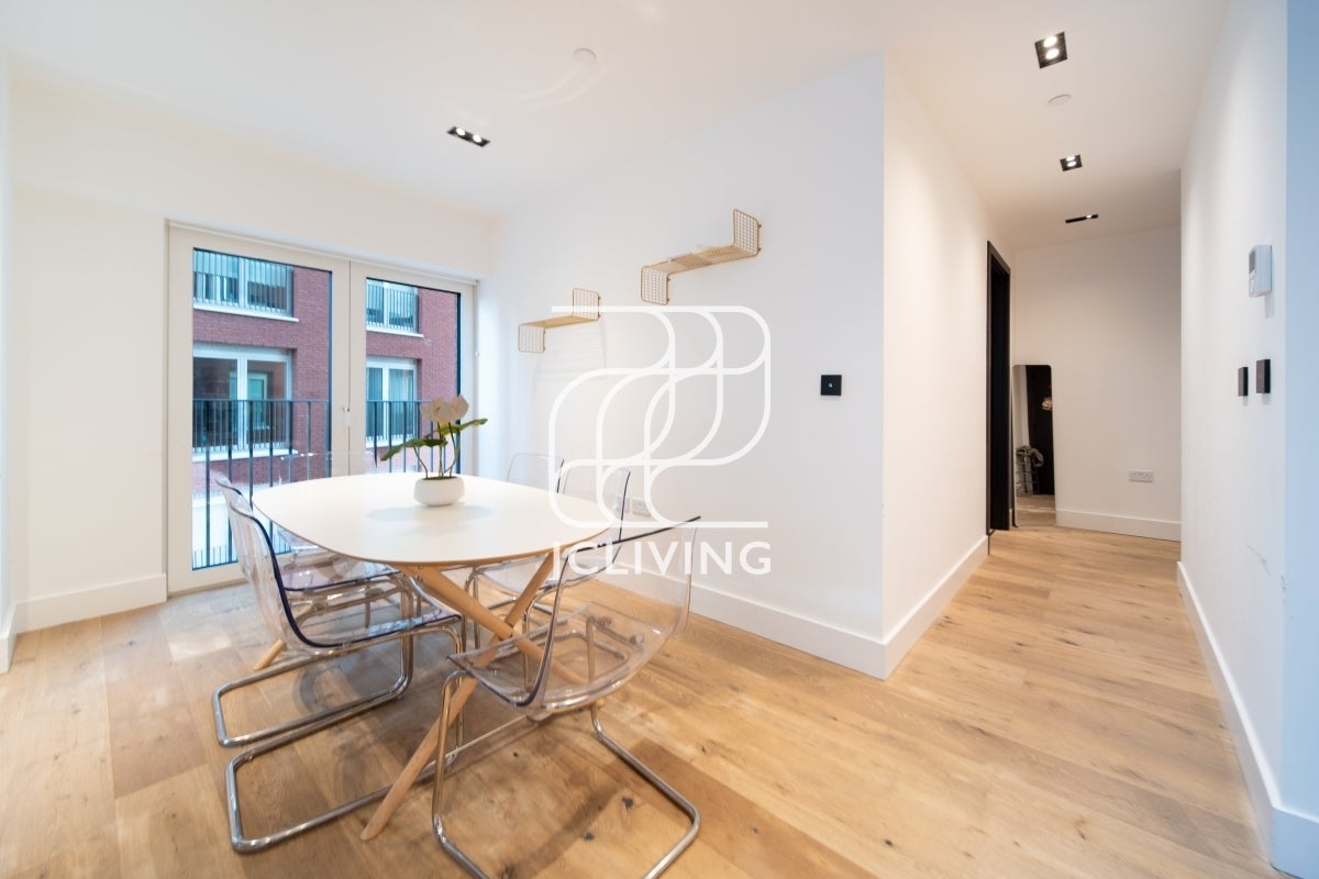Flat Exchange Gardens in Greater London