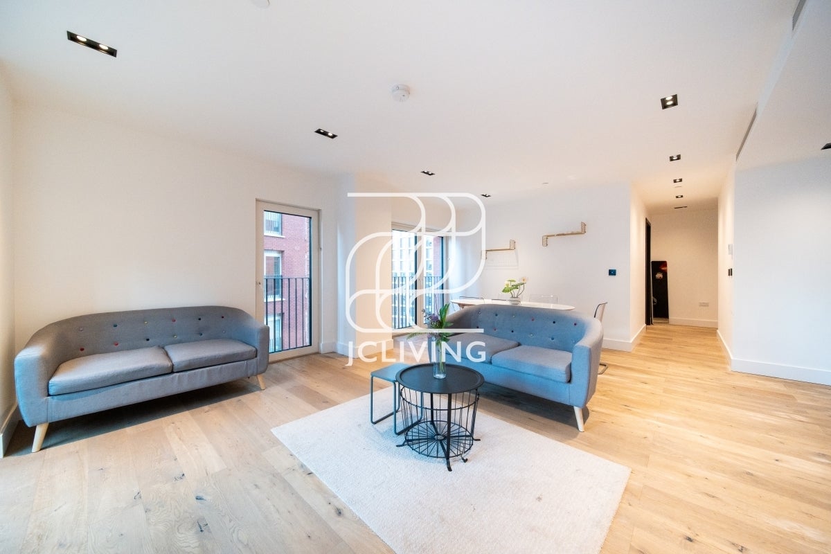 Flat Exchange Gardens in Greater London