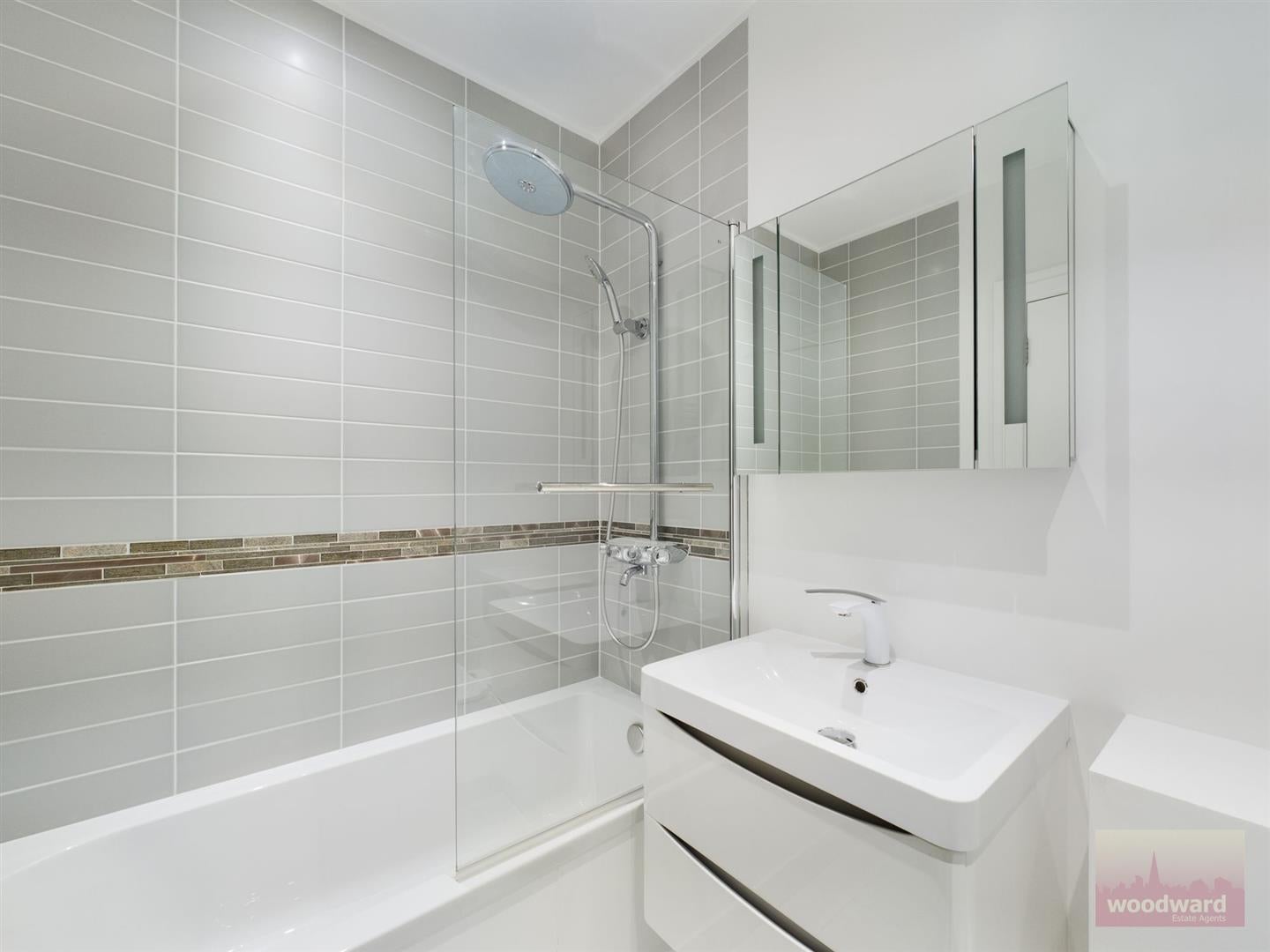 Flat Greenhill Way in Greater London