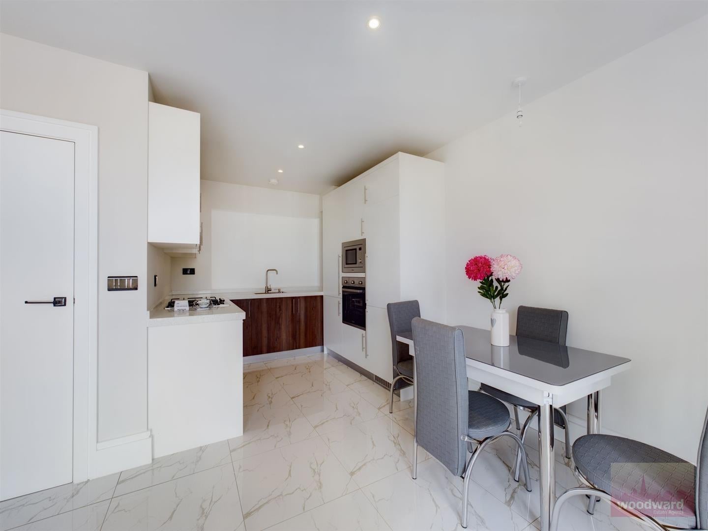 Flat Greenhill Way in Greater London