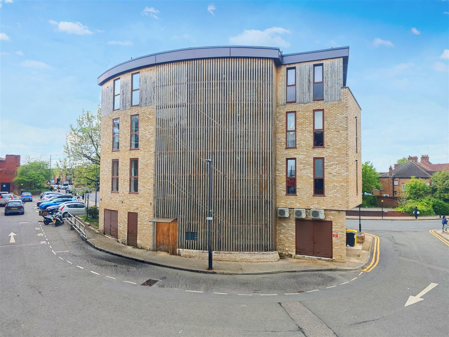 Flat Greenhill Way in Greater London